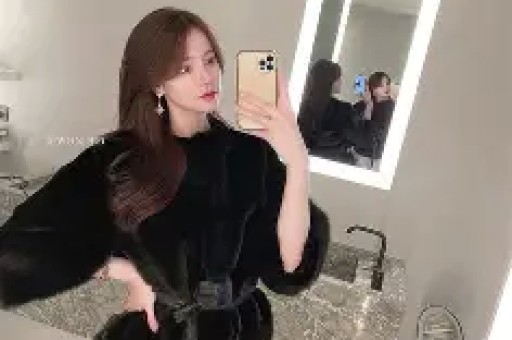 清纯女主播人设塌房酒后直播狂亲男嘉宾第二天哭着表示很后悔