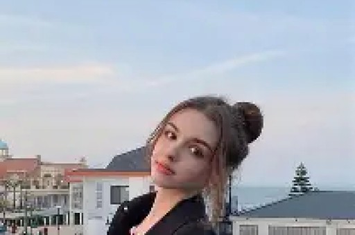 3500家连锁店女网红艾琳演豪门戏翻车涉嫌欺诈中老年人