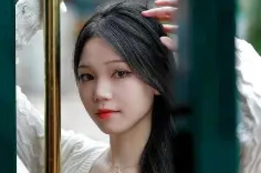 冉莹颖人设崩了想和邹市明收入AA女方账号被冲 网友神评太扎心