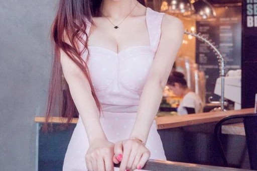 刚分手一周！八卦媒体爆料：维尼修斯在私人场所与数位女性聚会